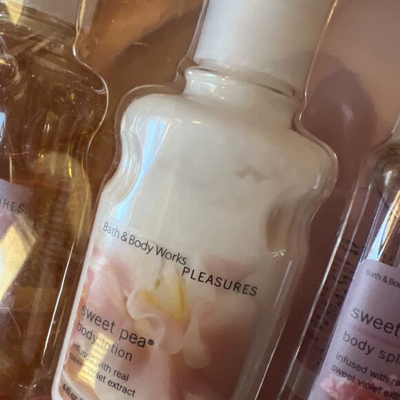 Bath & Body Works Pleasures Gift Set Body Splash Lotion Shower Gel Candle Small - Picture 7 of 7